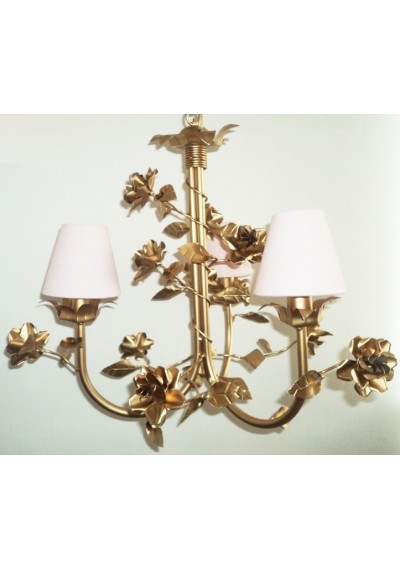 Lustre dourado com flores